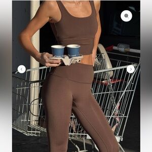 VEHLA activewear 
SPORTS BRA - CHOC
LEGGINGS - CHOC